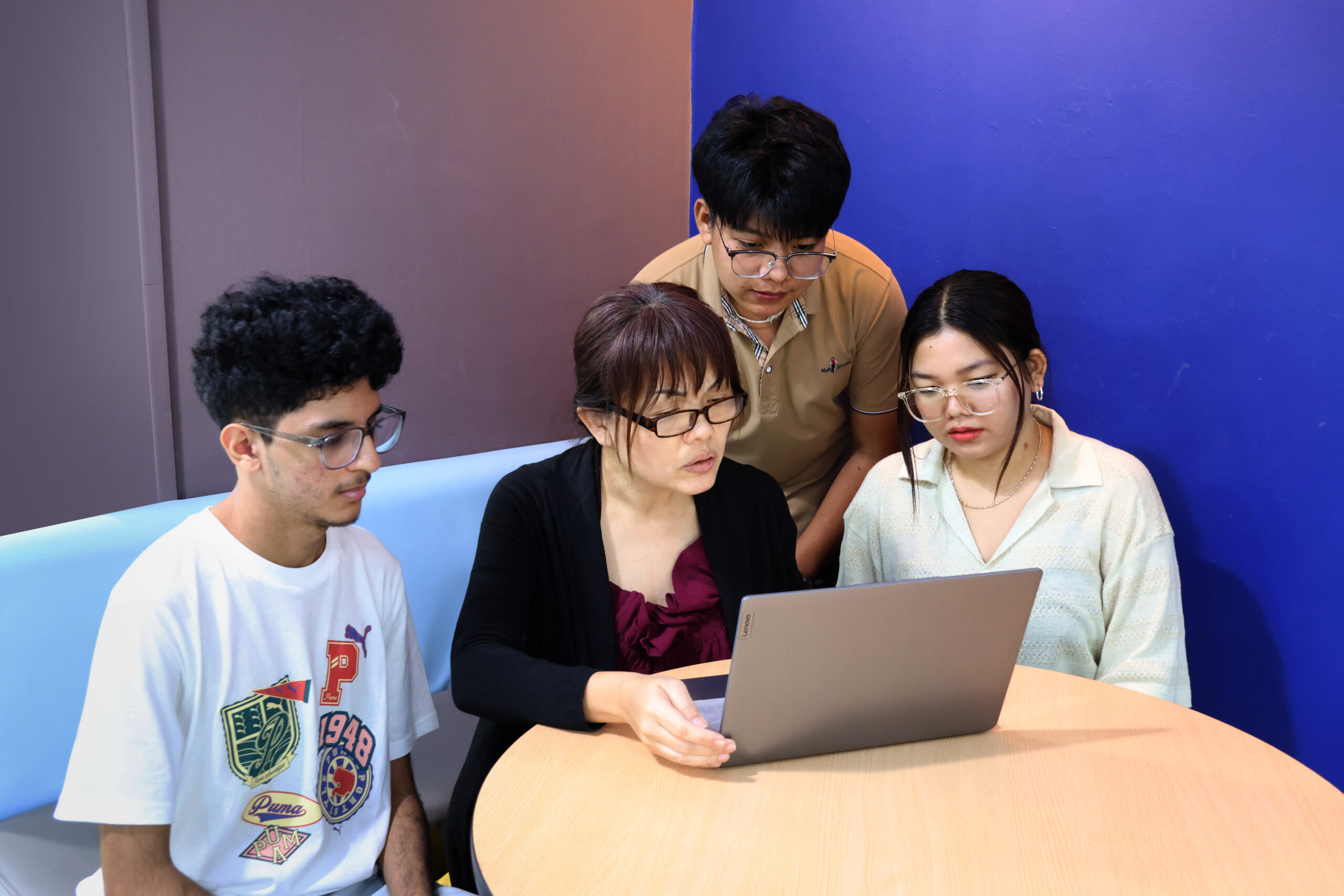 center guiding students