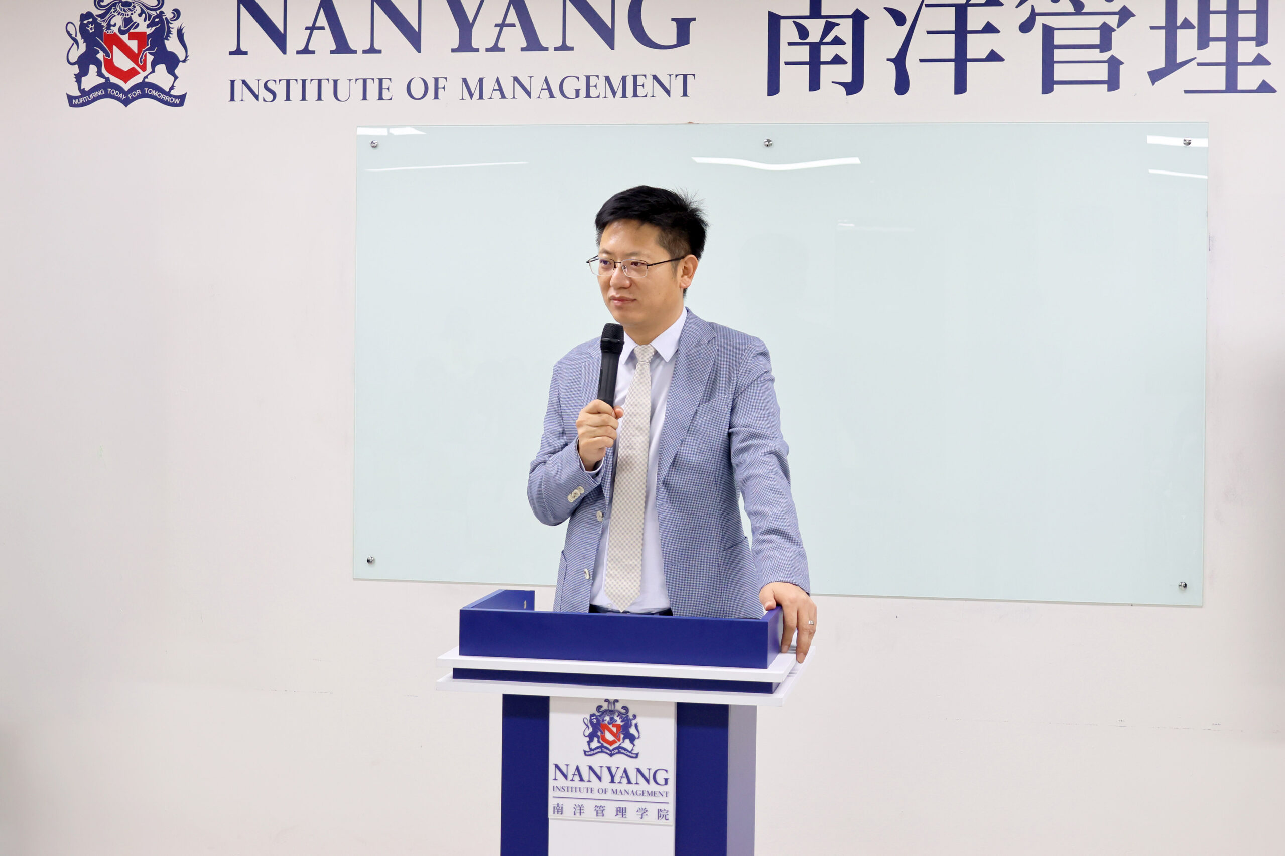 Nanyang Institute of Management (NIM) Dr. Zhang Xuwei giving out his speech