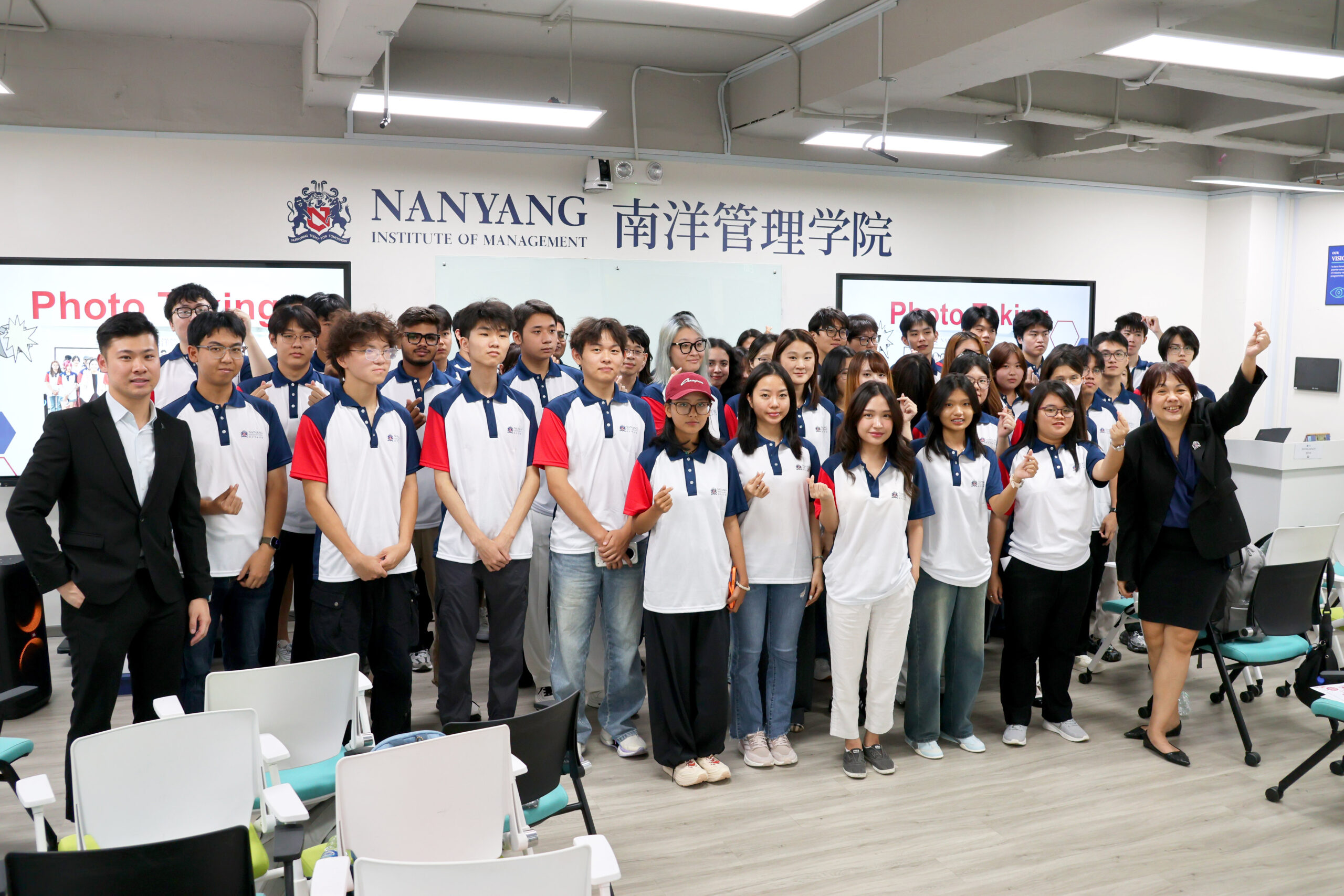 September Orientation 2026 students gather to take a group photo, marking their first journey at NIM